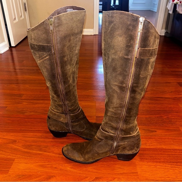 Born Brown Heeled Boots with Suede Texture - Picture 3 of 8